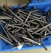 黑色的磁铁和镀镍色的磁铁价格一样吗？