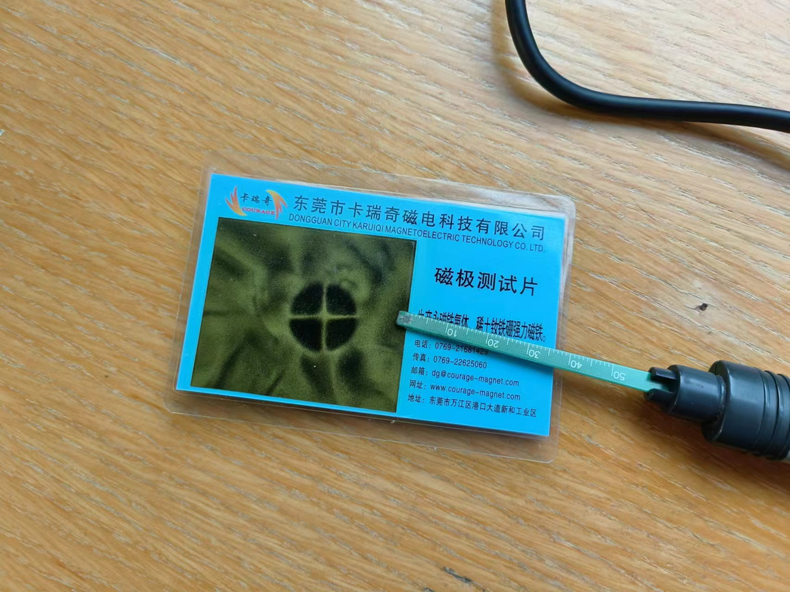 高斯计测磁铁的同一面一会S一会N怎么回事？