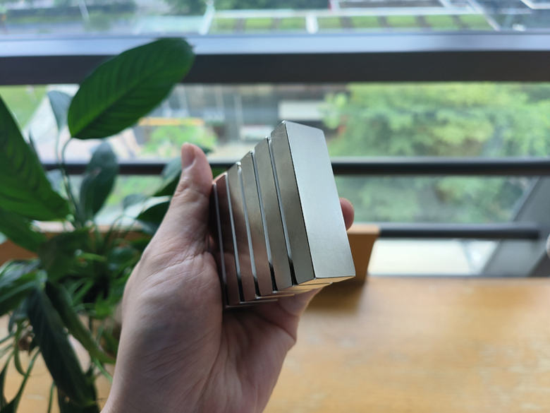 大磁铁是否比小磁铁更强？